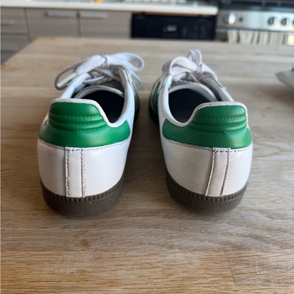 Sambas - Picture 3 of 5